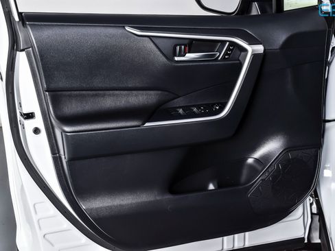 Used 2024 Toyota RAV4 XLE Premium image 15