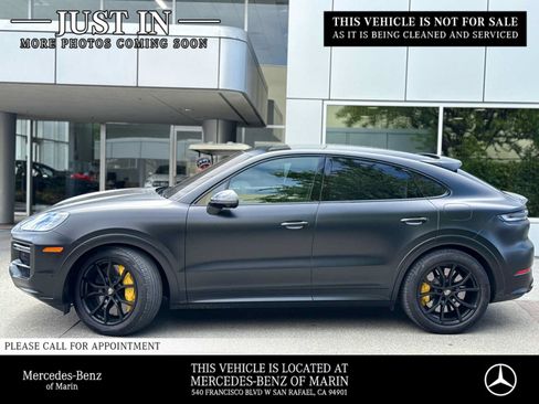 Used 2025 Porsche Cayenne Turbo AWD/4WD image 3