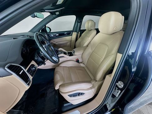 Used 2022 Porsche Cayenne AWD/4WD image 21