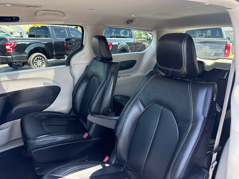 Used 2024 Chrysler Pacifica Limited FWD image 20