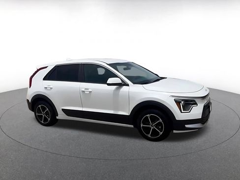 Used 2026 Kia Niro LX FWD image 2