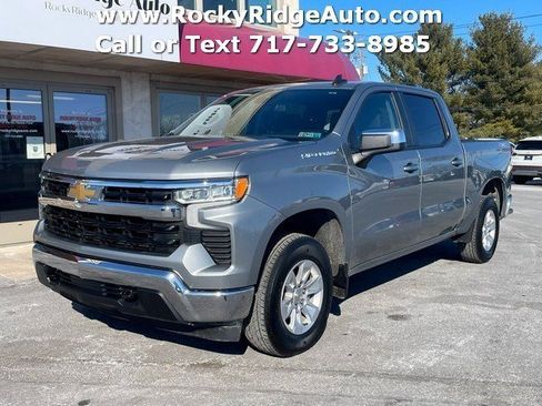 Used 2025 Chevrolet Silverado 1500 LT image 2