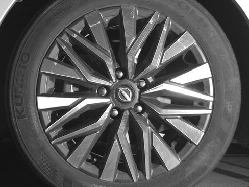 Used 2025 Nissan Altima 2.5 SV image 12