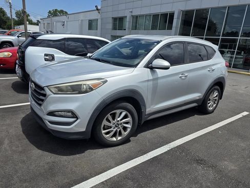 Used 2017 Hyundai Tucson SE w/ SE Popular Package 02 FWD image 4