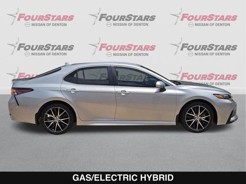 Used 2024 Toyota Camry SE FWD image 3