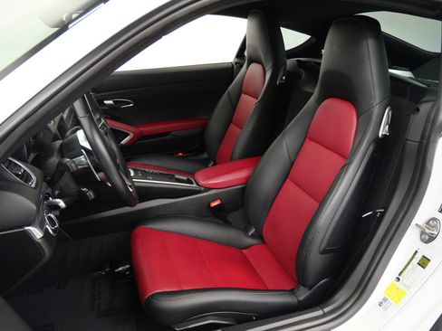 Used 2021 Porsche 718 Cayman RWD image 25