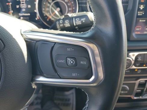 Used 2022 Jeep Wrangler Unlimited Sahara w/ Cold Weather Group AWD/4WD image 39
