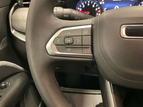 Used 2024 Jeep Compass Latitude image 20