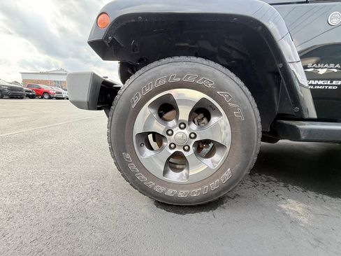 Used 2016 Jeep Wrangler Unlimited Sahara w/ Connectivity Group image 9