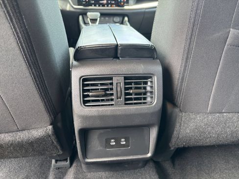 Used 2025 Nissan Rogue SV FWD image 24