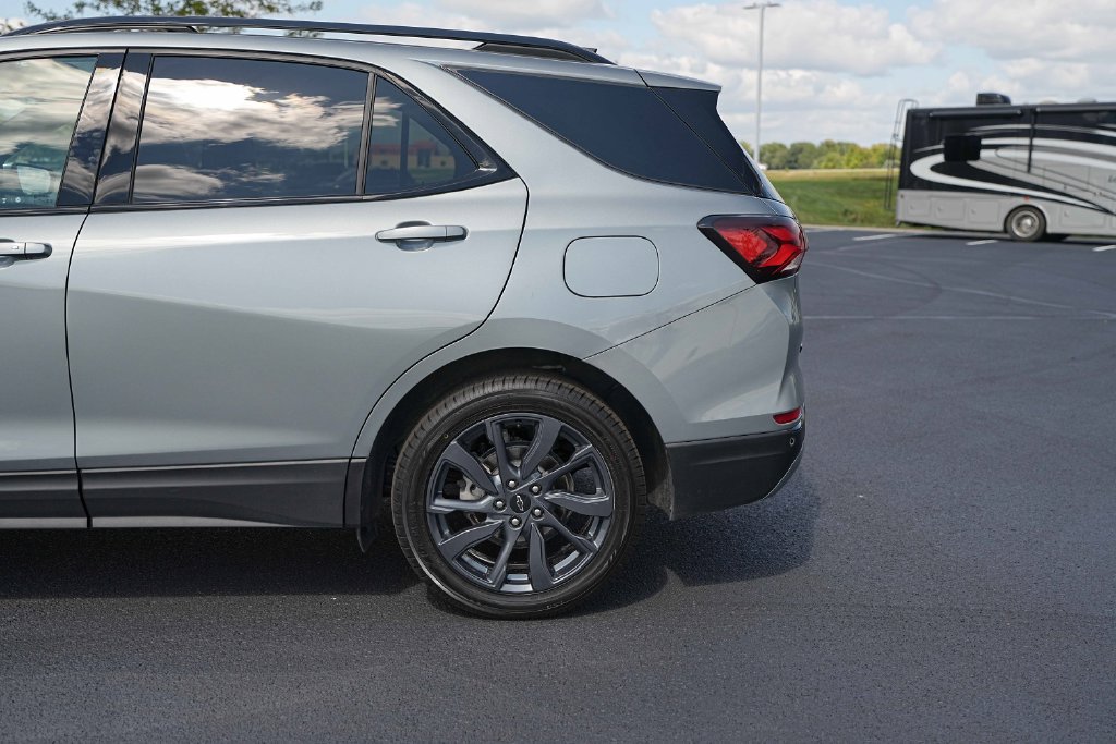 Used 2024 Chevrolet Equinox RS w/ LPO, Floor Liner Package AWD/4WD image 13