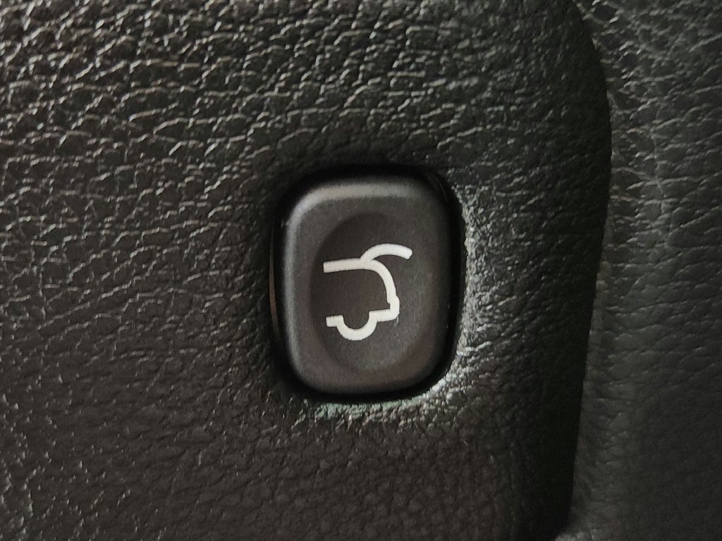 Used 2018 Jeep Grand Cherokee Altitude RWD image 36