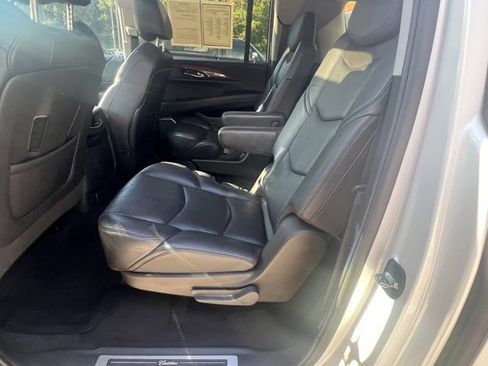 Used 2019 Cadillac Escalade ESV Premium Luxury image 22