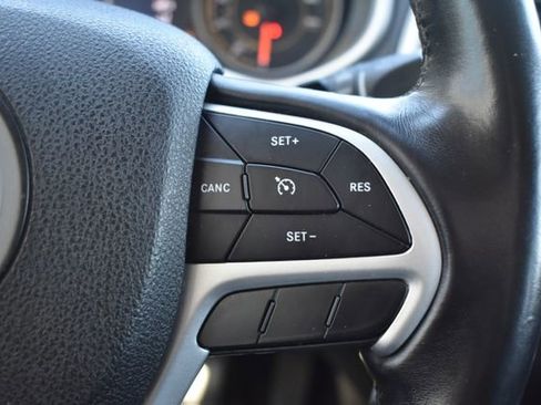Used 2018 Jeep Cherokee Trailhawk w/ Cold Weather Group AWD/4WD image 22