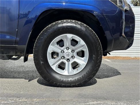 Used 2017 Toyota 4Runner SR5 w/ Convenience Package image 30