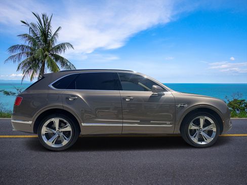 Used 2018 Bentley Bentayga image 43
