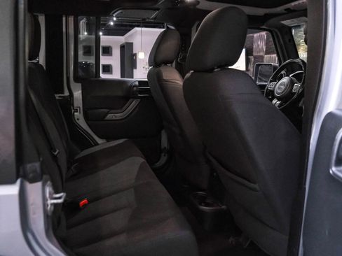Used 2018 Jeep Wrangler Unlimited Sport S AWD/4WD image 31