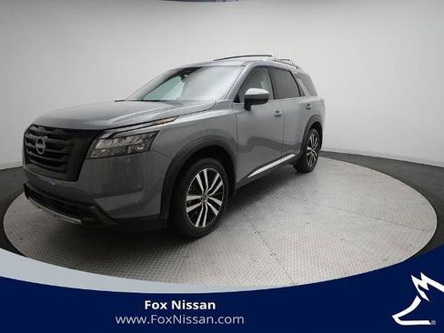 Certified 2025 Nissan Pathfinder Platinum w/ Black Appearance Package AWD/4WD image 1