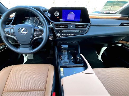 Used 2025 Lexus ES 300h w/ Premium Package FWD image 14