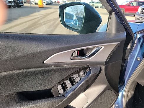 Used 2018 MAZDA MAZDA3 Sport image 8