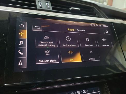 Used 2019 Audi e-tron Prestige w/ Prestige Package image 32