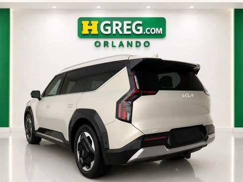Used 2024 Kia EV9 Land AWD/4WD image 2