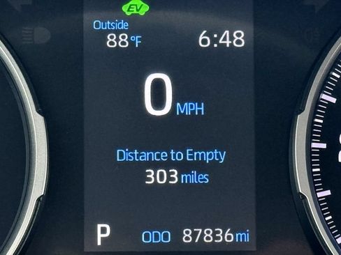 Used 2022 Toyota RAV4 LE AWD/4WD image 24