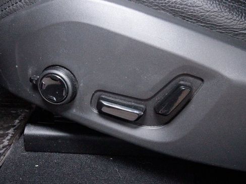 Used 2019 Volvo XC60 T5 Momentum w/ Premium Package image 14