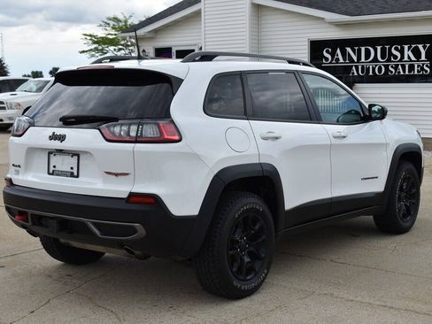 Used 2019 Jeep Cherokee Trailhawk AWD/4WD image 3