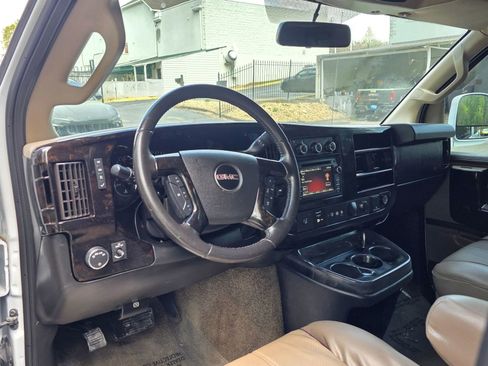 Used 2018 GMC Savana 2500 Extended w/ Enhanced Convenience Package image 12