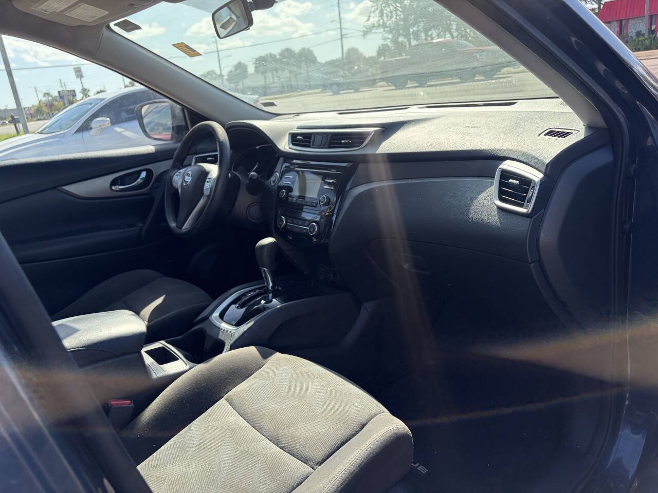 Used 2016 Nissan Rogue SV AWD/4WD image 19