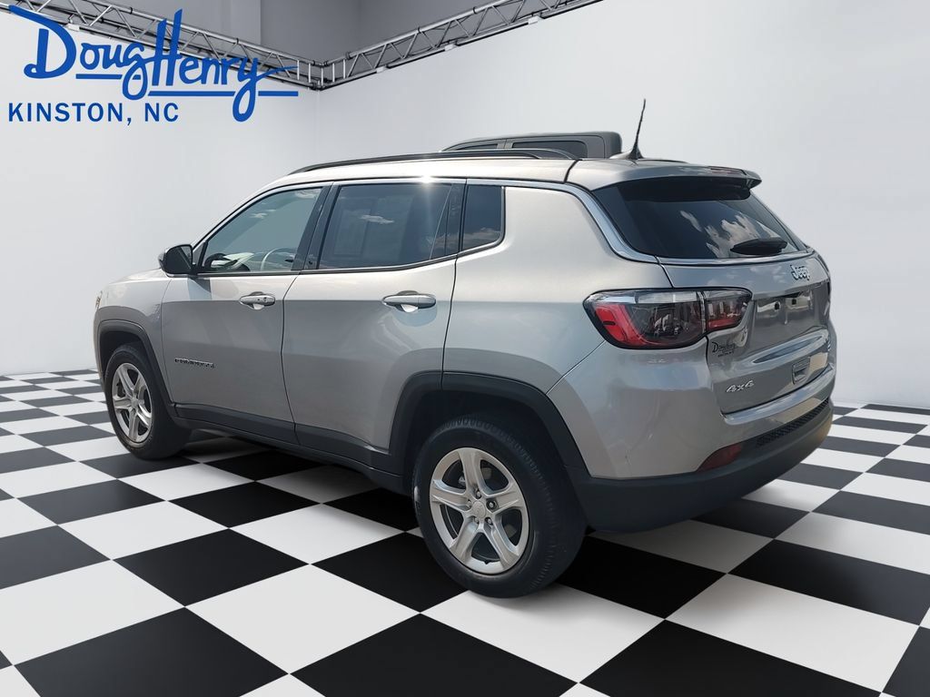 Used 2024 Jeep Compass Latitude AWD/4WD image 3