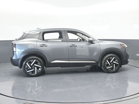Used 2025 Nissan Kicks SV image 7