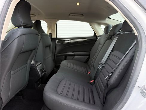 Used 2019 Ford Fusion SE FWD image 17