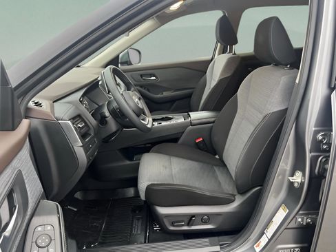 Used 2023 Nissan Rogue SV image 25