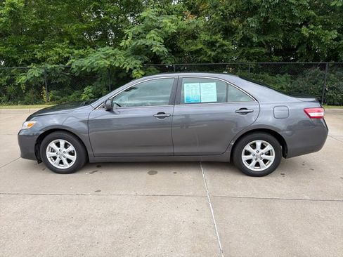 Used 2010 Toyota Camry LE FWD image 2