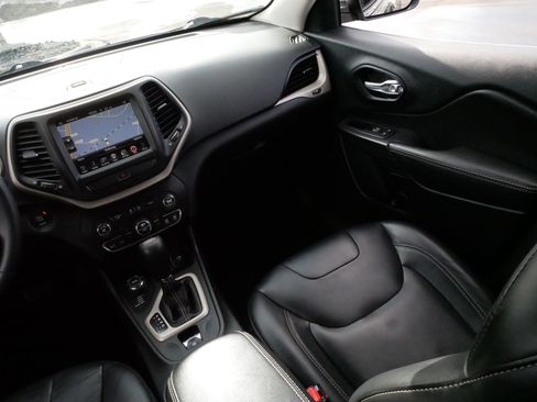 Used 2015 Jeep Cherokee Limited image 11