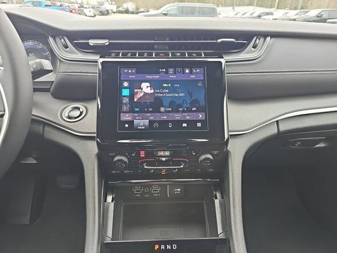 New 2025 Jeep Grand Cherokee Altitude AWD/4WD image 22