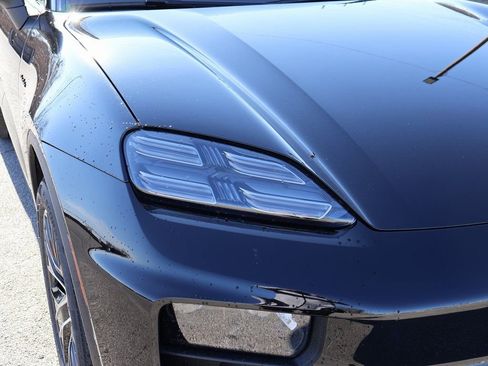 New 2026 Porsche Macan 4 Electric image 14