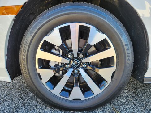 Certified 2025 Honda Odyssey EX-L image 7