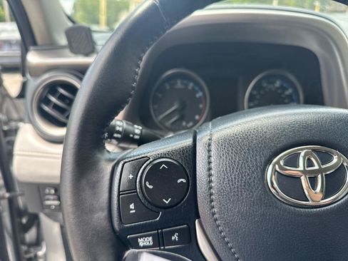 Used 2018 Toyota RAV4 XLE AWD/4WD image 29