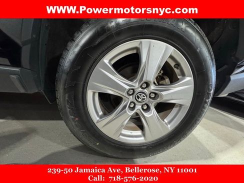 Used 2024 Toyota RAV4 XLE FWD image 11