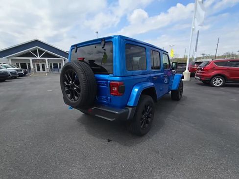 Used 2023 Jeep Wrangler Unlimited Sahara w/ Cold Weather Group AWD/4WD image 2