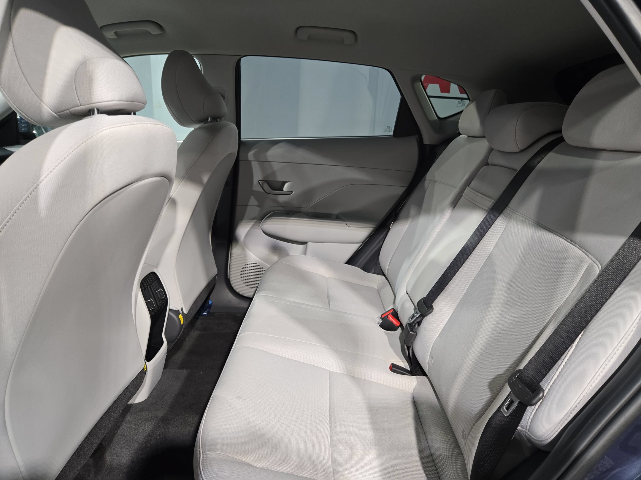 Used 2025 Hyundai Kona SEL FWD image 35