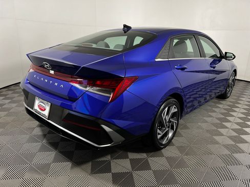 Used 2025 Hyundai Elantra SEL image 5
