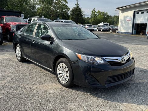 Used 2012 Toyota Camry LE image 4