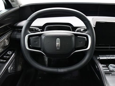 Used 2026 Lincoln Nautilus Reserve AWD/4WD image 9