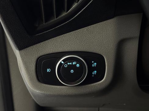 Used 2020 Ford Transit Connect XLT image 22