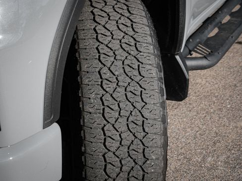 Used 2024 GMC Sierra 1500 AT4 w/ Technology Package image 12