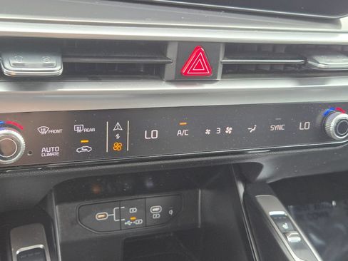 Certified 2025 Kia Sorento S w/ Panoramic Sunroof Package FWD image 27